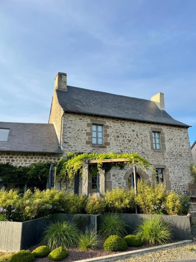 Manoir De La Nogrie - Chambre De Charme Avec Acces Privatif - Piscine Chauffee Sur Domaine 5 Etoiles Val-d'Ize エクステリア 写真