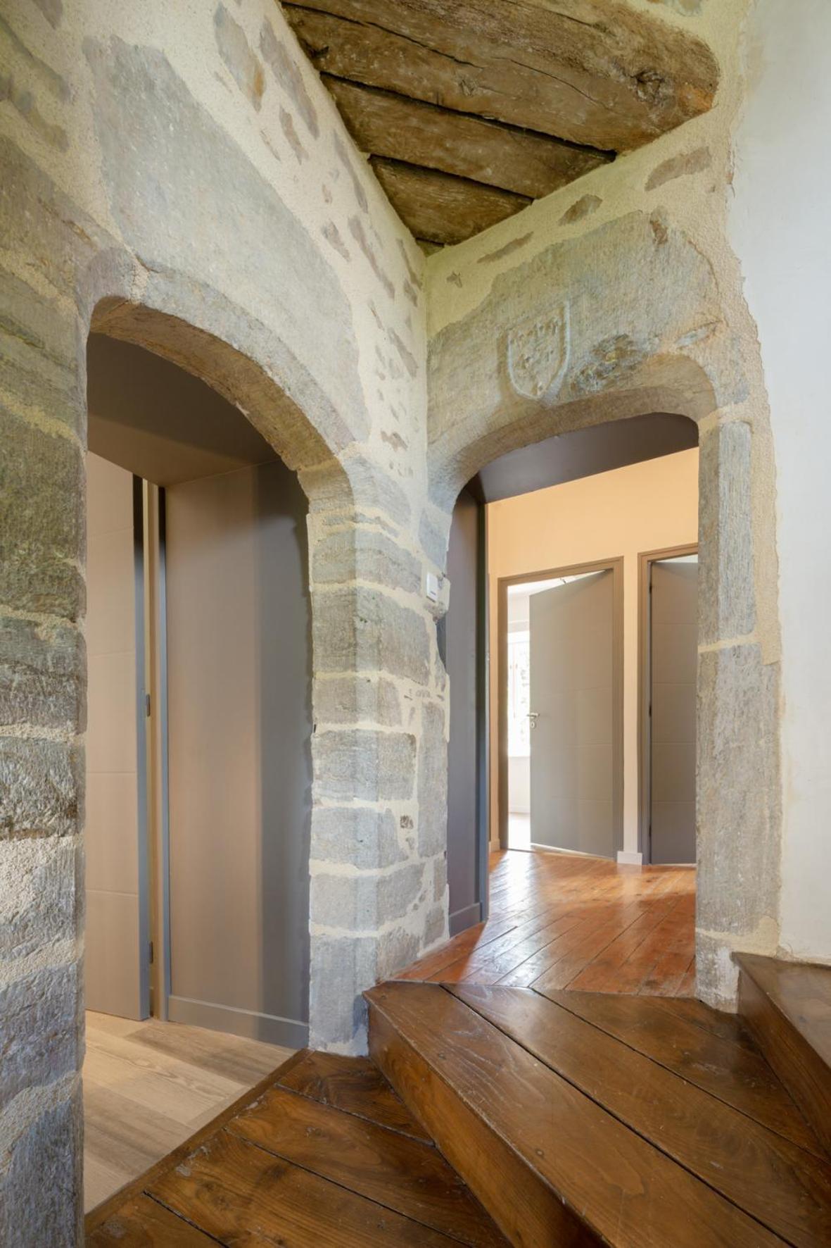 Manoir De La Nogrie - Chambre De Charme Avec Acces Privatif - Piscine Chauffee Sur Domaine 5 Etoiles Val-d'Ize エクステリア 写真